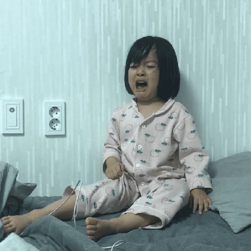 Figurinha de baby crying para WhatsApp (9 de 15)