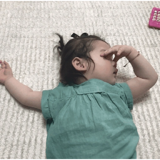 Figurinha de baby crying para WhatsApp (11 de 15)