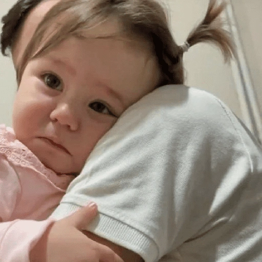 Figurinha de baby crying para WhatsApp (14 de 15)