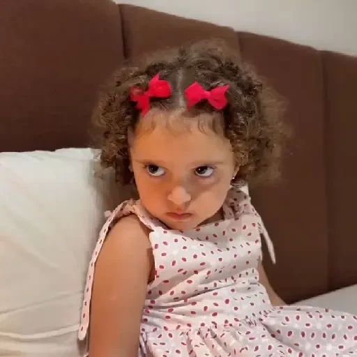 Figurinha de Baby random 🧸🪁🍭 para WhatsApp (3 de 19)
