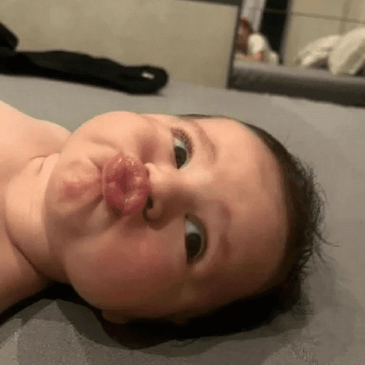 Figurinha de FOFURA EM PESSOA 😍 (6 de 15)