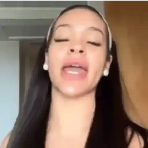 Figurinha de karamba lívia para WhatsApp (22 de 28)