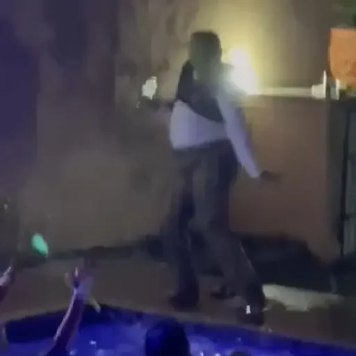 Figurinha de QUERO DANÇAR COM VC💃🏻🕺🏽 para WhatsApp (3 de 16)