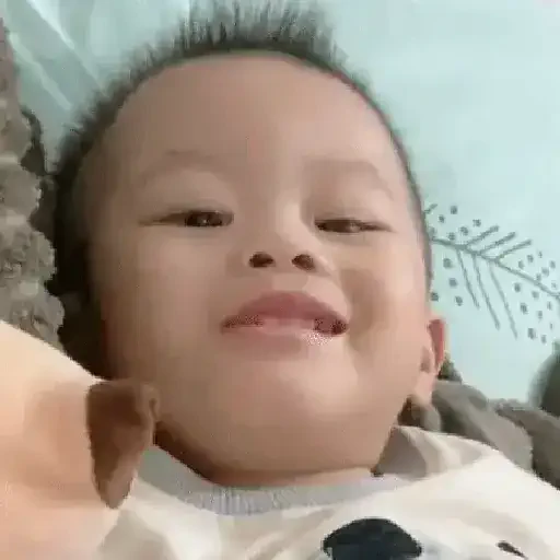 Figurinha de REAÇÕES DE BEBÊS FOFOS 🥰 para WhatsApp (1 de 16)