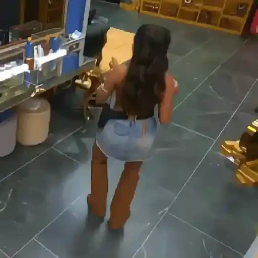 Figurinha de REAÇÕES EM ALTA 🚨 (12 de 14)